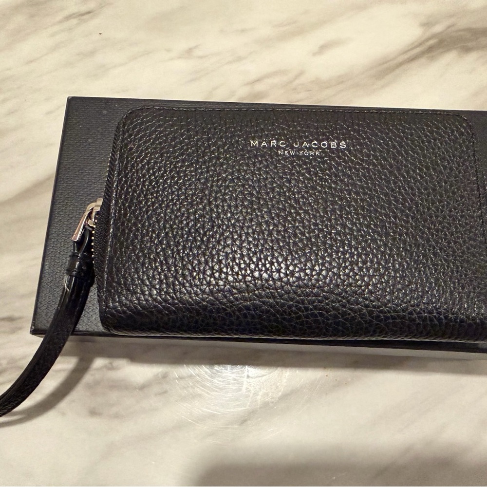 Marc Jacobs Textured Black Wallet wristlet